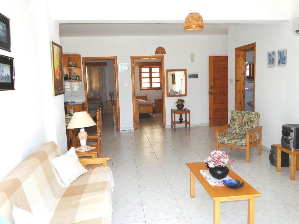 Ampelokipi Holiday Apartments Pissouri Oda fotoğraf